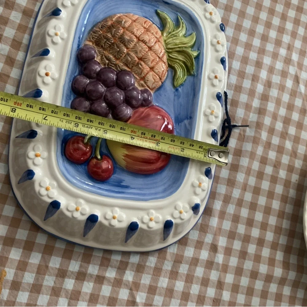 Sigma Beauty Fruit Accent Plate - Blue, Red, Green